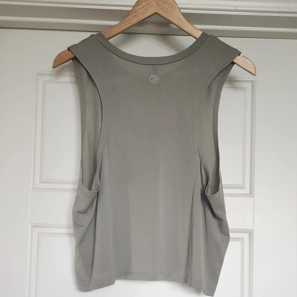 SAVVI - Grey Tank - Medium - Picture 3 of 5